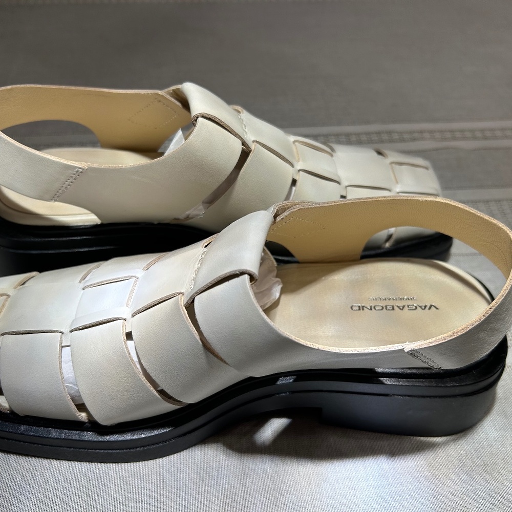 NIB Vagabond “Eyra” Fisherman Sandal in Size 40. Retail $175.